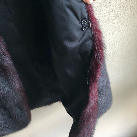 American Eagle Outfitters Faux Fur Vest. Black with Wine Highlights. Size XS - Picture 10 of 16